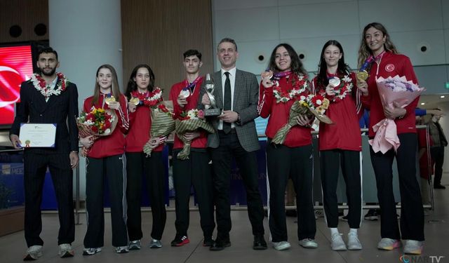 Dünya şampiyonu Taekwondo Milli Takımı, Türkiye’ye döndü.