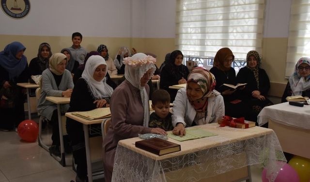 Kur'an-ı Kerim'den etkilenip Müslüman oldu.