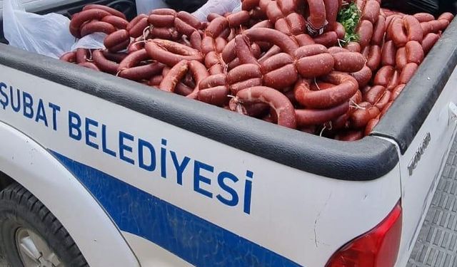 Tarihi geçmiş 850 kilogram sucuk ele geçirildi