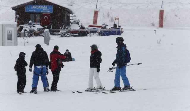 Uludağ'da kar kalınlığı 95 santimetreye ulaştı