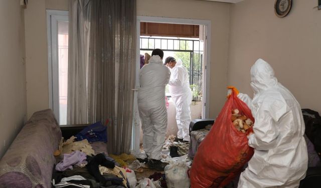 Çöp evden 115 bin lira ve ruhsatsız silah çıktı