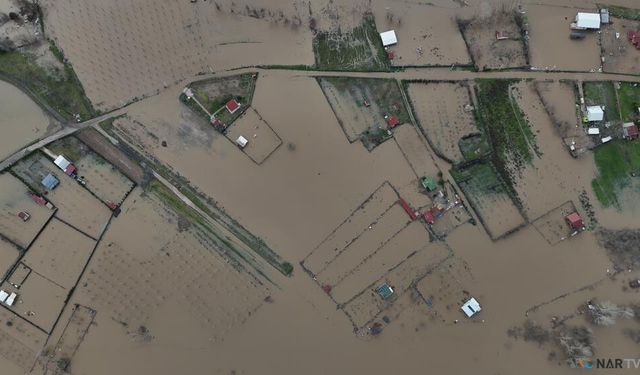 Tarım arazileri ve yerleşim yerleri sular altında kaldı