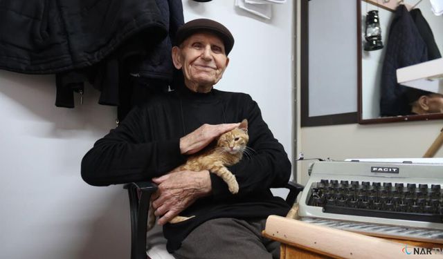 93 yaşındaki arzuhalci mesleğini ilk günkü aşkla sürdürüyor