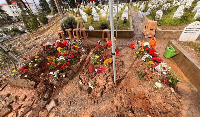 Kahramanmaraş’ta Mezar Başında Yürek Burkan Satırlar