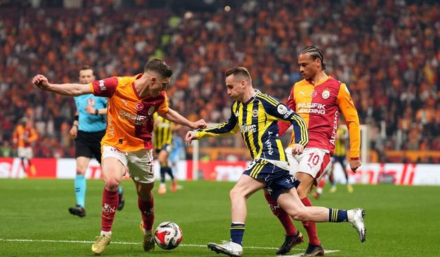Derbide tarihi gece: Galatasaray puan farkını 7'ye çıkarttı