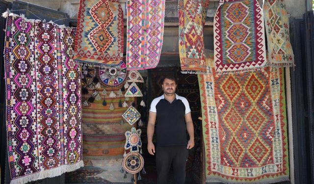 Yörük Köylerinden Topluyor, Geçmişi Geleceğe Taşıyor