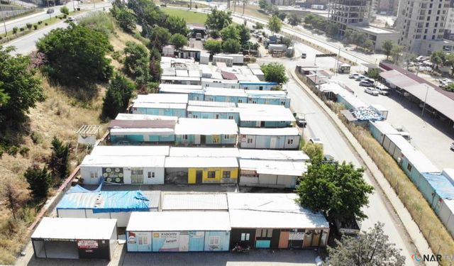 Kahramanmaraş'ta esnafa verilen konteynerler kaldırılmaya başlandı