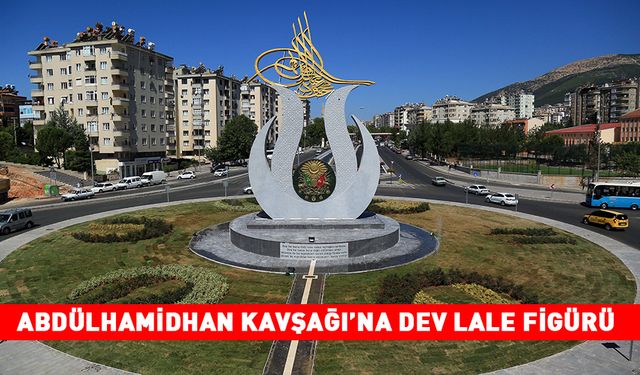 ABDÜLHAMİDHAN KAVŞAĞI’NA DEV LALE FİGÜRÜ