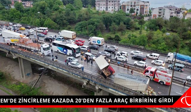 TEM'DE ZİNCİRLEME KAZADA 20'DEN FAZLA ARAÇ BİRBİRİNE GİRDİ