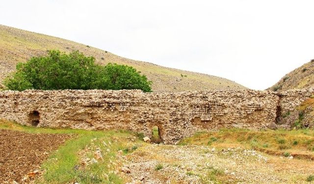 Kahramanmaraş'ta Büğet Su Sarnıcı yıllara meydana okuyor