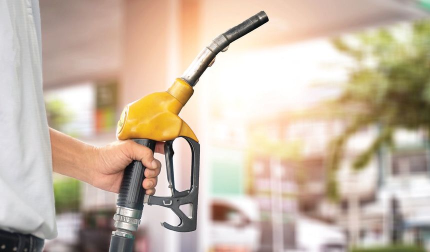 Zam yağmuru sürüyor: Hem benzin hem motorin