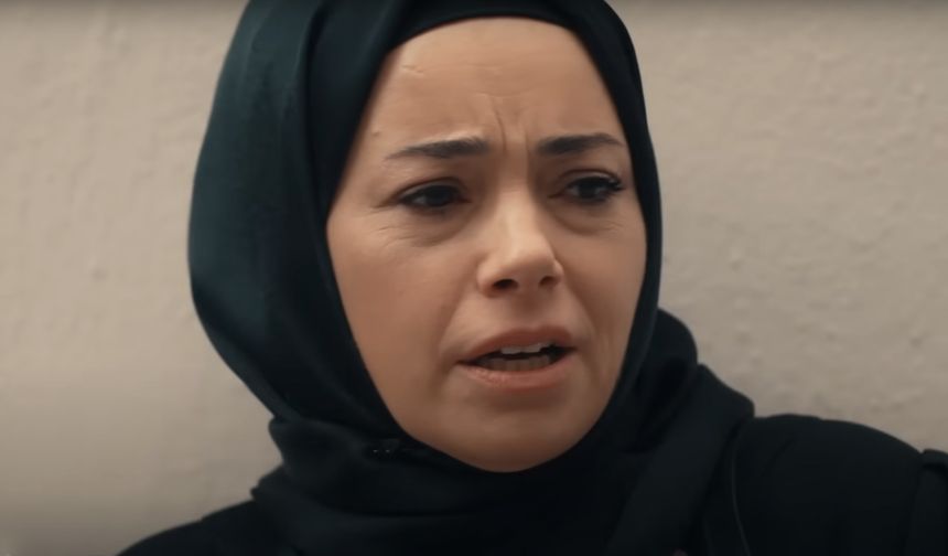 Özgü Namal, 'Kızıl Goncalar' dizisinde hangi rolde?