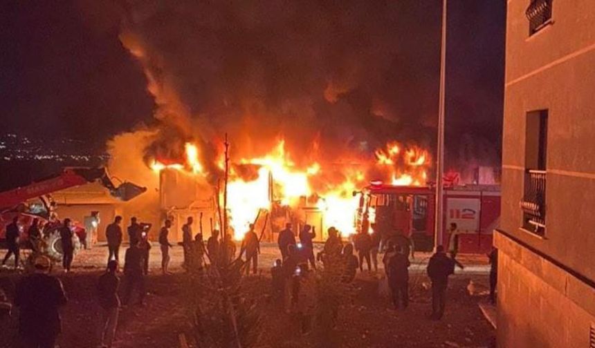 Maraş'ta işçilerin kaldığı konteynerde yangın!