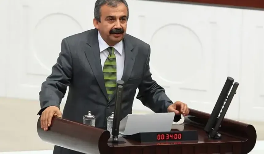 Sırrı Süreyya Önder kimdir?