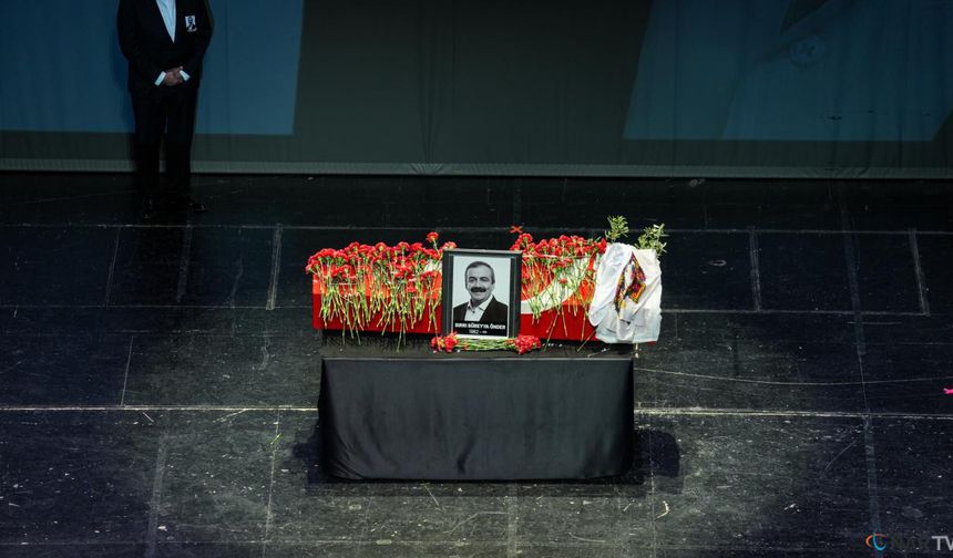 Sırrı Süreyya Önder için ,Atatürk Kültür Merkezi’nde ,tören düzenlendi.