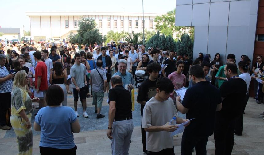 YKS maratonunda manzara değişmedi, geç kalanlar sınava alınmadı.