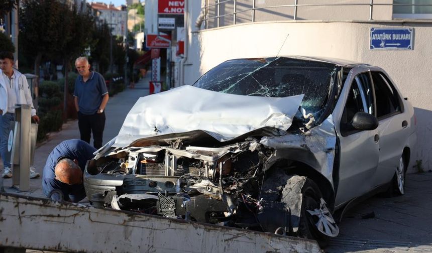 Kaza yapan alkollü sürücüden tepki: 'Anam babam beni görmesin'.