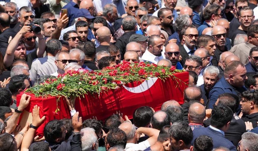 Binlerce Manisalı, Ferdi Başkanlarını gözyaşlarıyla uğurladı.