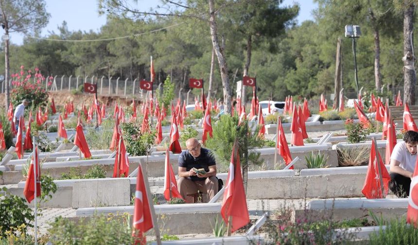Kahramanmaraş'ta buruk bayramlaşma.