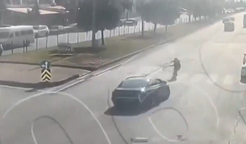 Kahramanmaraş'ta otomobil yayaya çarptı.