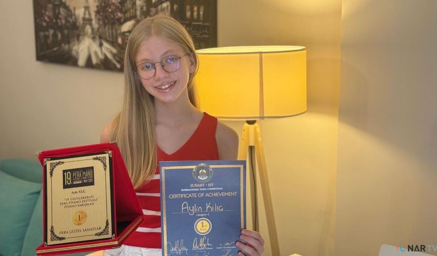 9 yaşında lise diploması aldı.