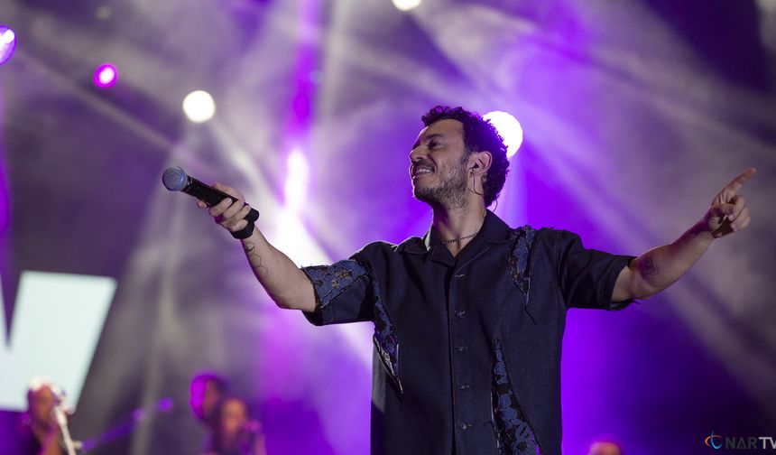 Buray, KAFUM’da binlerce kişiye müzik ziyafeti verdi.