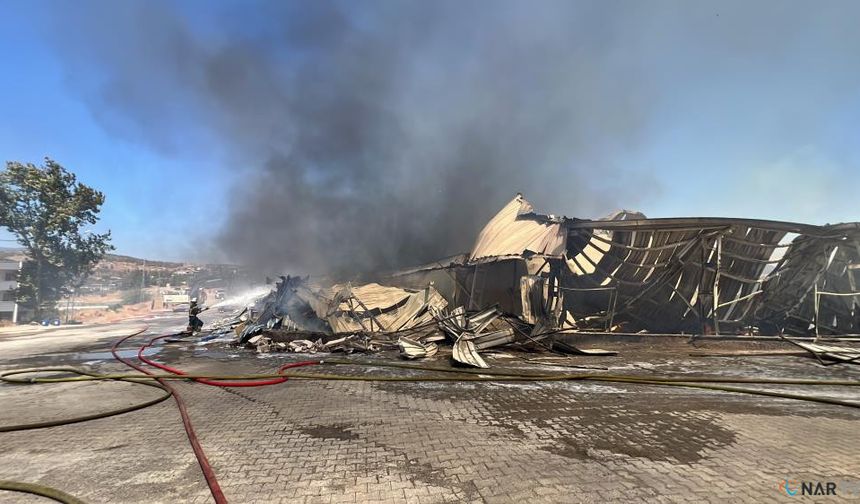 Kahramanmaraş'taki kağıt fabrikası yangını kontrol altına alındı.