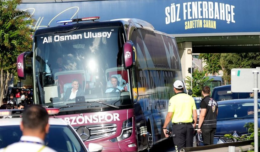 Trabzonspor Stada Geldi: Taraftardan Coşkulu Karşılama.
