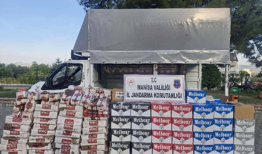 Otoyolda kaçak tütün ve sigara kağıdı yakalandı.