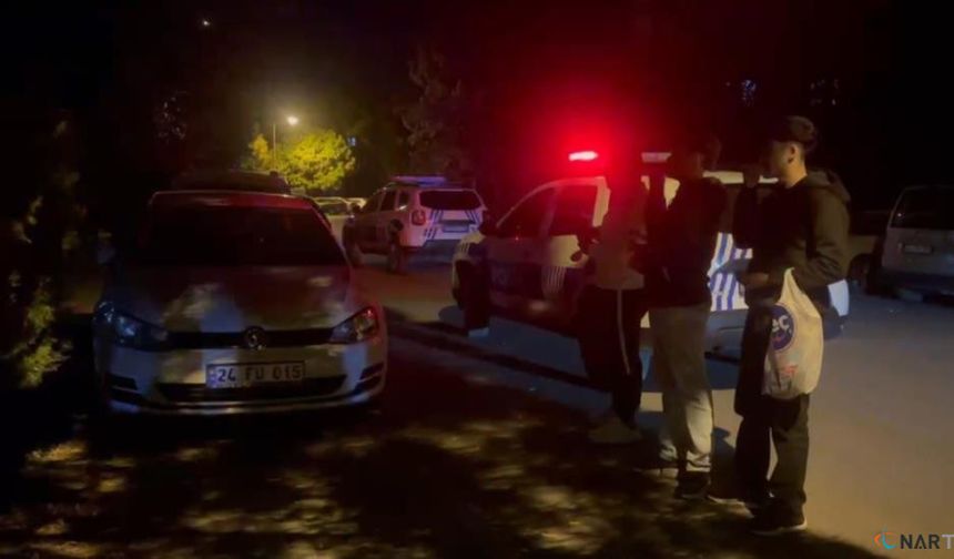 Asayiş olayını çekirdek çitleyerek izlediler.