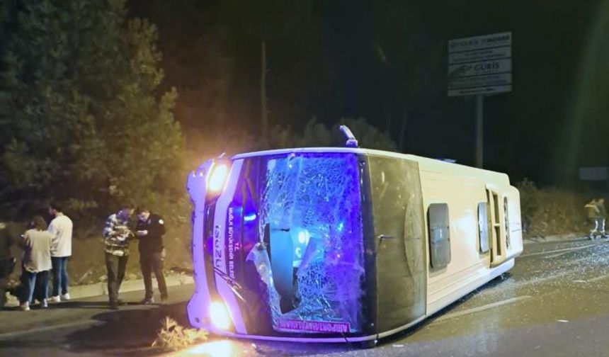 Havalimanı otobüsü kaza yaptı: 5 yaralı.