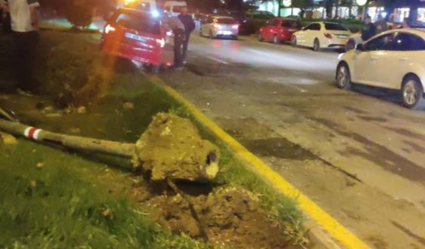 Alkollü sürücü yayalara çarptı: 1 ölü, 1'i ağır 2 yaralı.