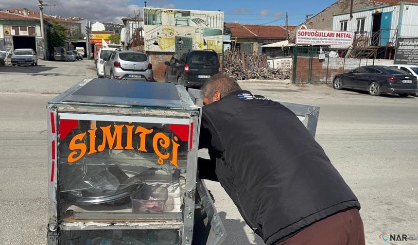 Engeline Rağmen Pes Etmedi 4 Çocuğunu Simit Satarak Okutuyor