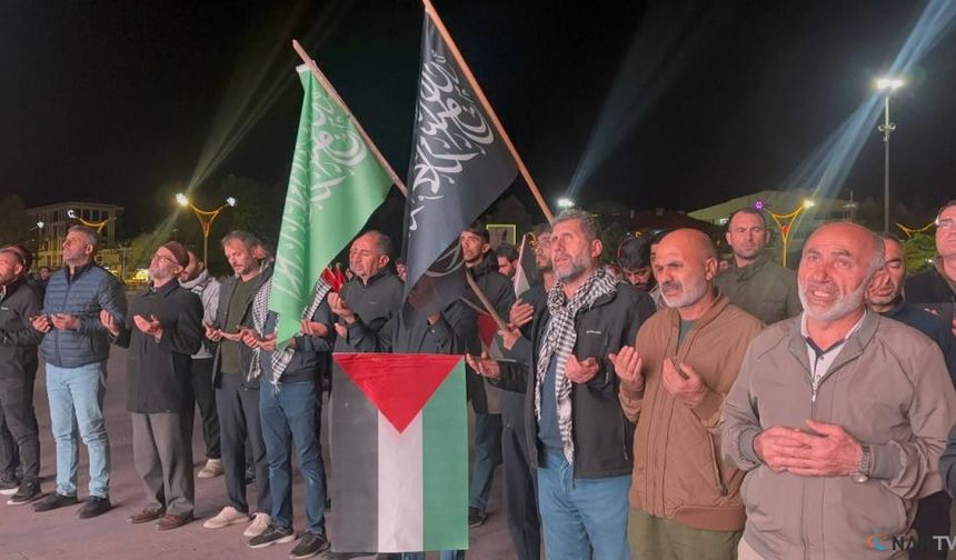 Filistin'e destek için Cumhuriyet Meydanı'nda dualar edildi