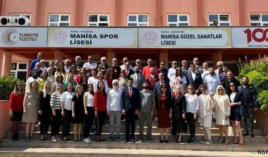 Manisa'da Öğretmenler Günü'nde öğretmenler sahneye çıkacak.