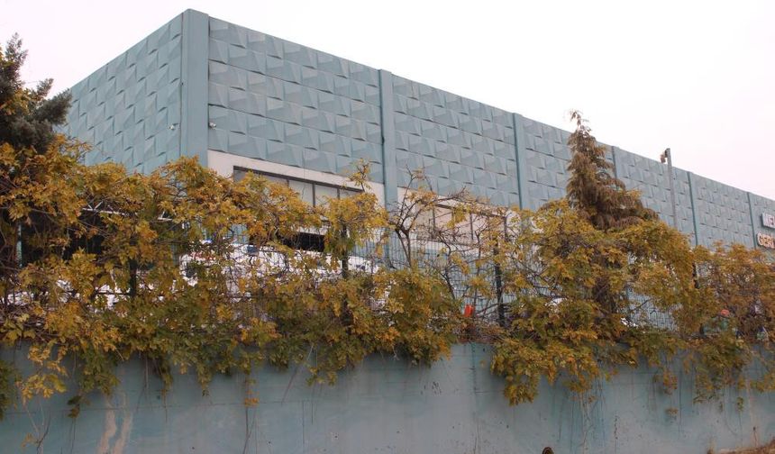 Geri dönüşüm tesisindeki koku ekipleri harekete geçirdi