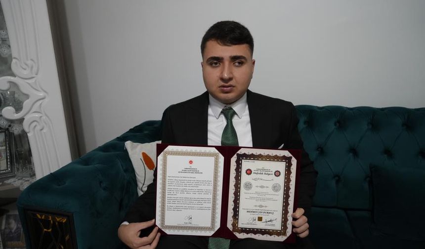 Kur'an-ı Kerim aşkı, görmeyen gözü oldu 1 yılda hafız oldu