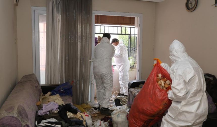 Çöp evden 115 bin lira ve ruhsatsız silah çıktı