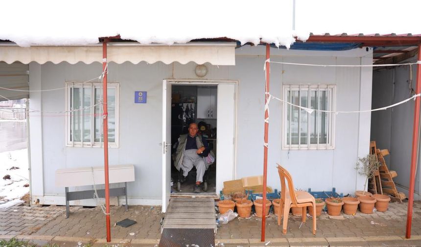 Enkazdan 6 gün sonra kurtuldu, kolunu ve bacağını kaybetti