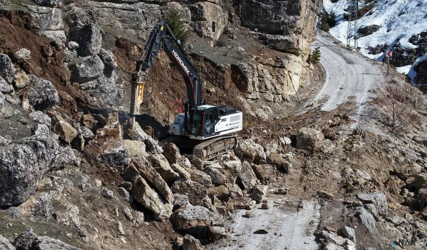 Kahramanmaraş'ta yol açma ve onarım çalışmaları sürüyor