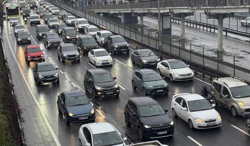 İstanbul’da bayram dönüşü trafik yoğunluğu