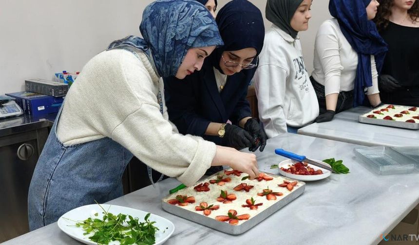 Gençler Güllaç Yapımını Yerinde Öğrendi