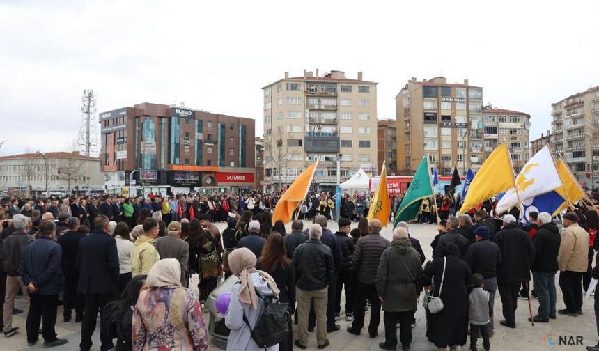Kırşehir'de nevruz coşkusu: Davul zurna eşliğinde ateş yakıldı