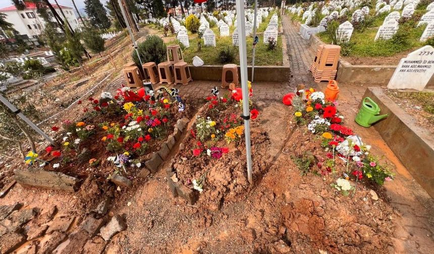 Kahramanmaraş’ta Mezar Başında Yürek Burkan Satırlar