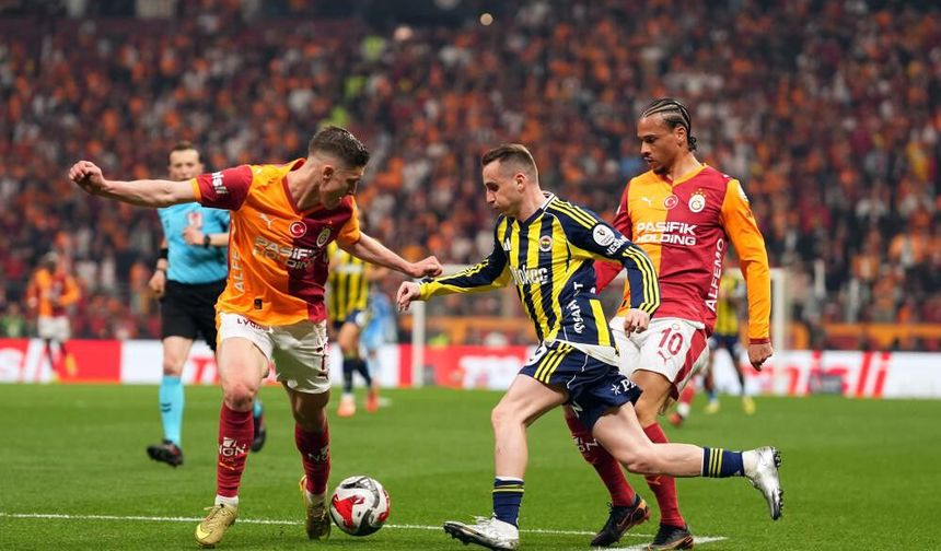 Derbide tarihi gece: Galatasaray puan farkını 7'ye çıkarttı