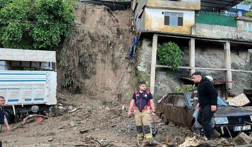 Hatay'da heyelan nedeniyle müstakil ev çöktü