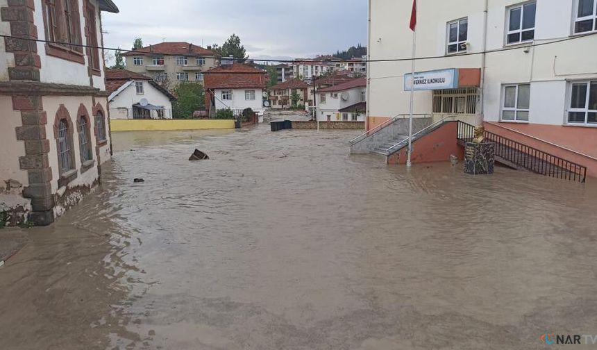 Şiddetli Yağış Havza’yı Felç Etti: İş Yerlerini Su Bastı