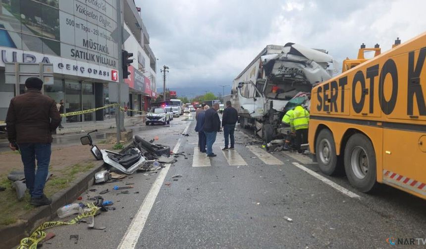 Tır ışıklarda duran tankere çarptı: 1 ölü