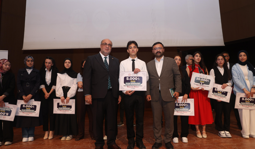 Gençler Kürsüde Projesi İl Finali Yoğun Katılımla Gerçekleştirildi.