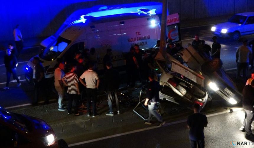 Kahramanmaraş'ta otomobil direğe çarptı: 1'i ağır 3 yaralı